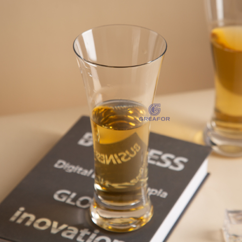 P8212 recién llegado Vaso para beber Vaso de vidrio para cerveza transparente