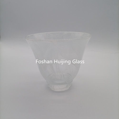 Pantalla de cristal hecha a mano en forma de cuenco