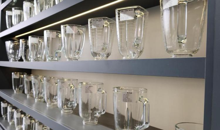 ¿Qué es el vidrio? Comprensión de la fabricación y el control de calidad de los vasos de vidrio para licuadoras.