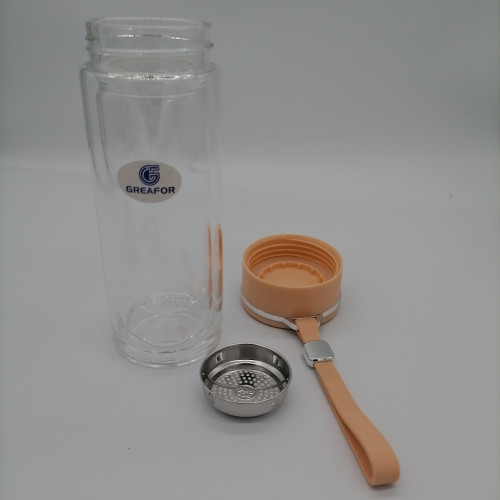 Tapa de plástico de doble pared Botella de agua de vidrio de doble pared con infusor